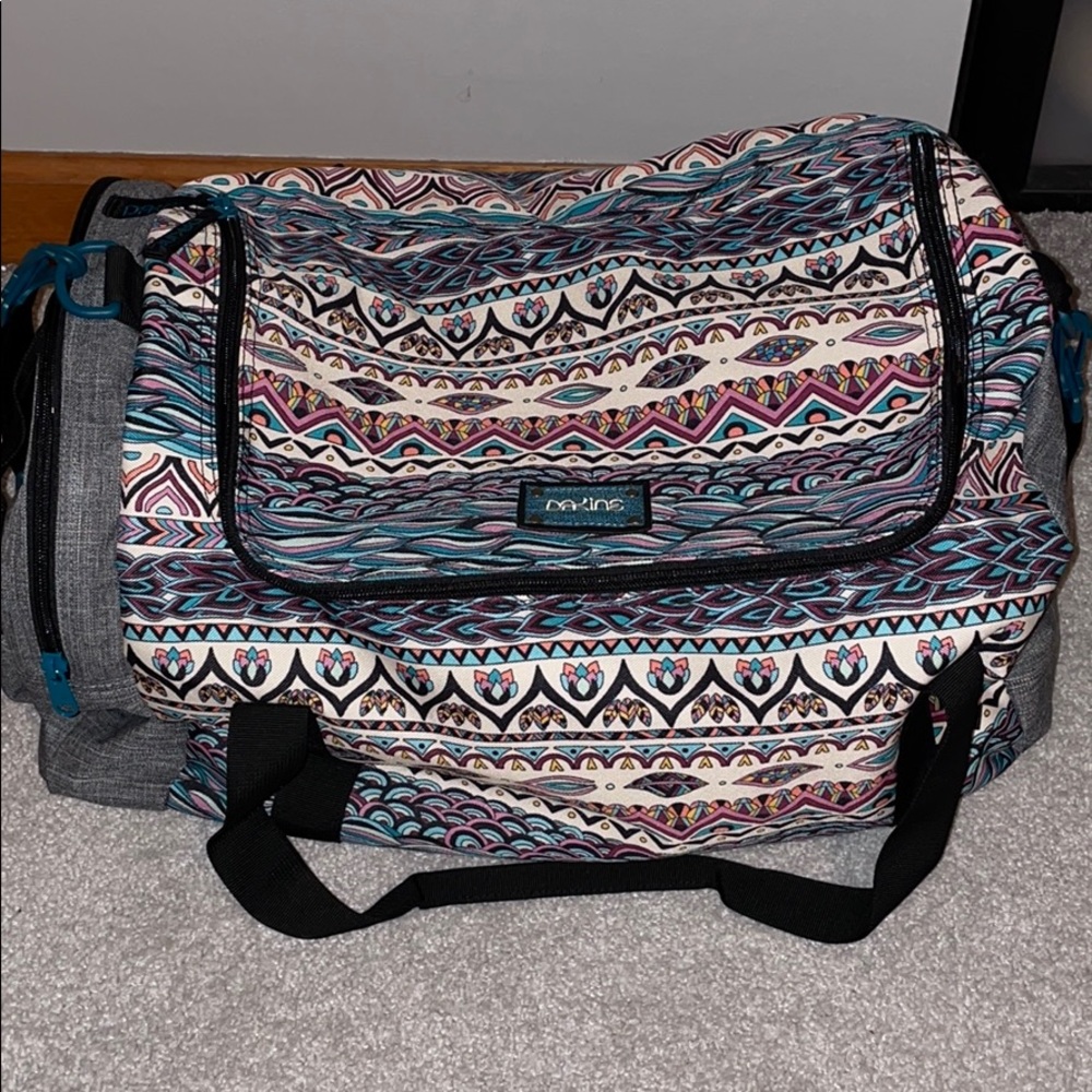 Dakine women’s EQ 50L duffle bag